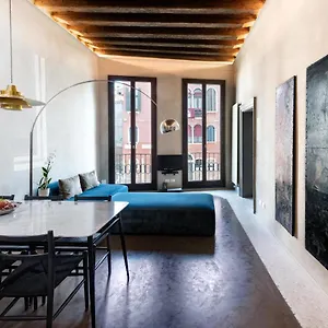  Apartment Velvet Canal View