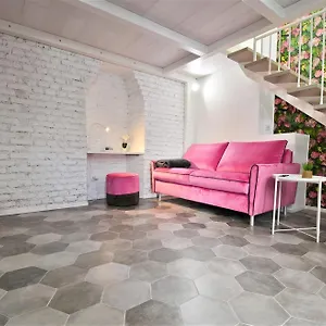 https://milano-apartments-lombardini-1.it-lombardy.com